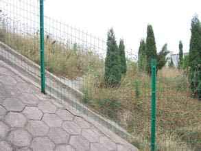 爬坡護(hù)欄網(wǎng).jpg 爬坡護(hù)欄網(wǎng).jpg