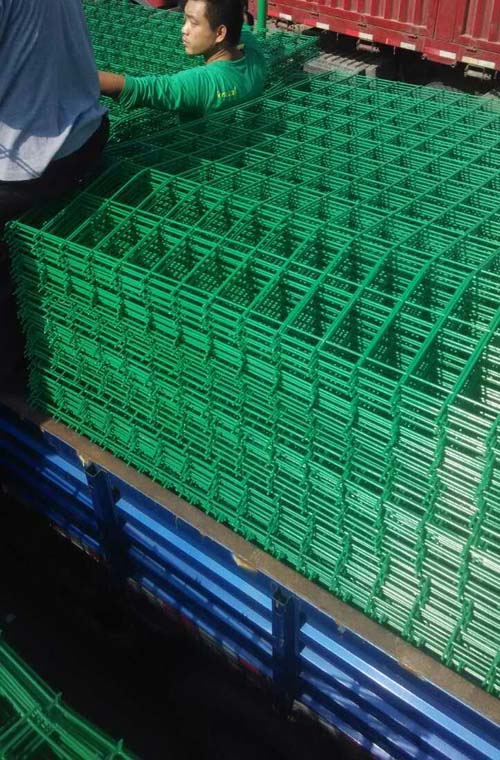 現(xiàn)貨雙邊絲護(hù)欄網(wǎng) 現(xiàn)貨雙邊絲護(hù)欄網(wǎng)