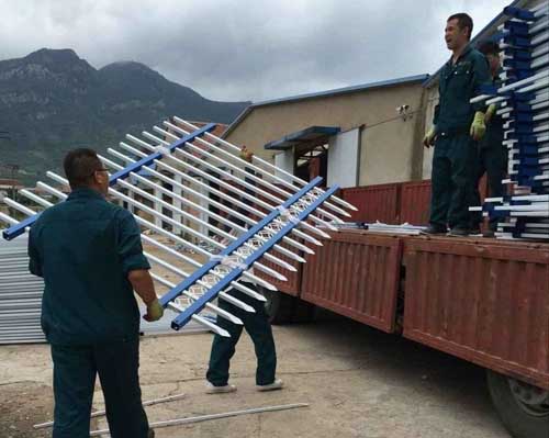 鋅鋼護(hù)欄裝車(chē)中 鋅鋼護(hù)欄裝車(chē)中