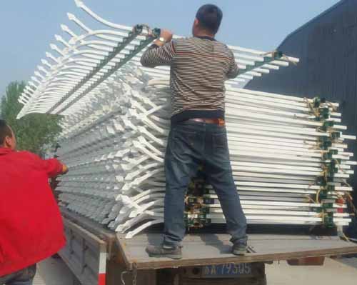 裝車中的鋅鋼護欄 裝車中的鋅鋼護欄